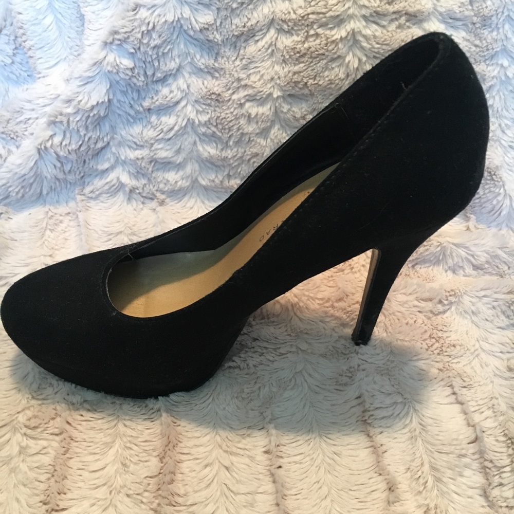 LC Lauren Conrad Black Suede Pumps